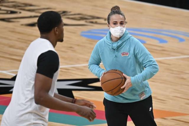 世界杯高清直播下载-前队友：若哈蒙是男性 她早已成为一名NBA主教练
